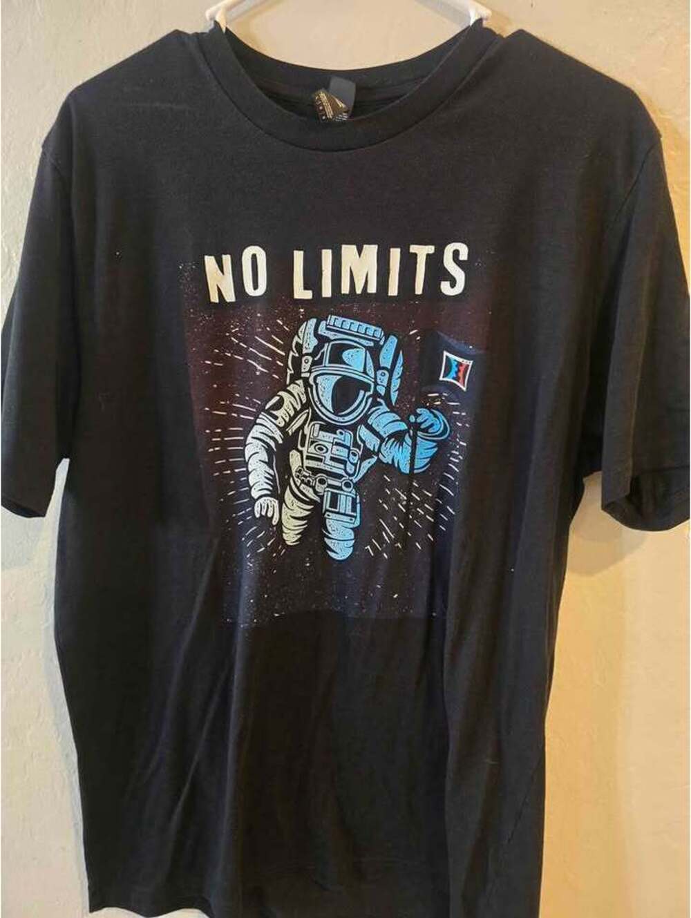 No Limits Astronaut Graphic T-Shirt Size L